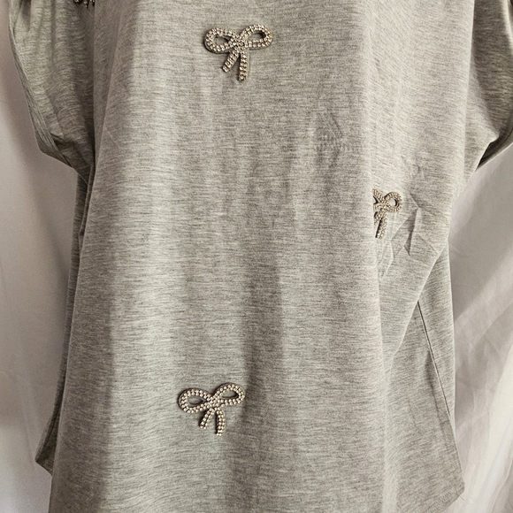 Chic Gray Embellished Short Sleeve Top - Picture 1 of 2